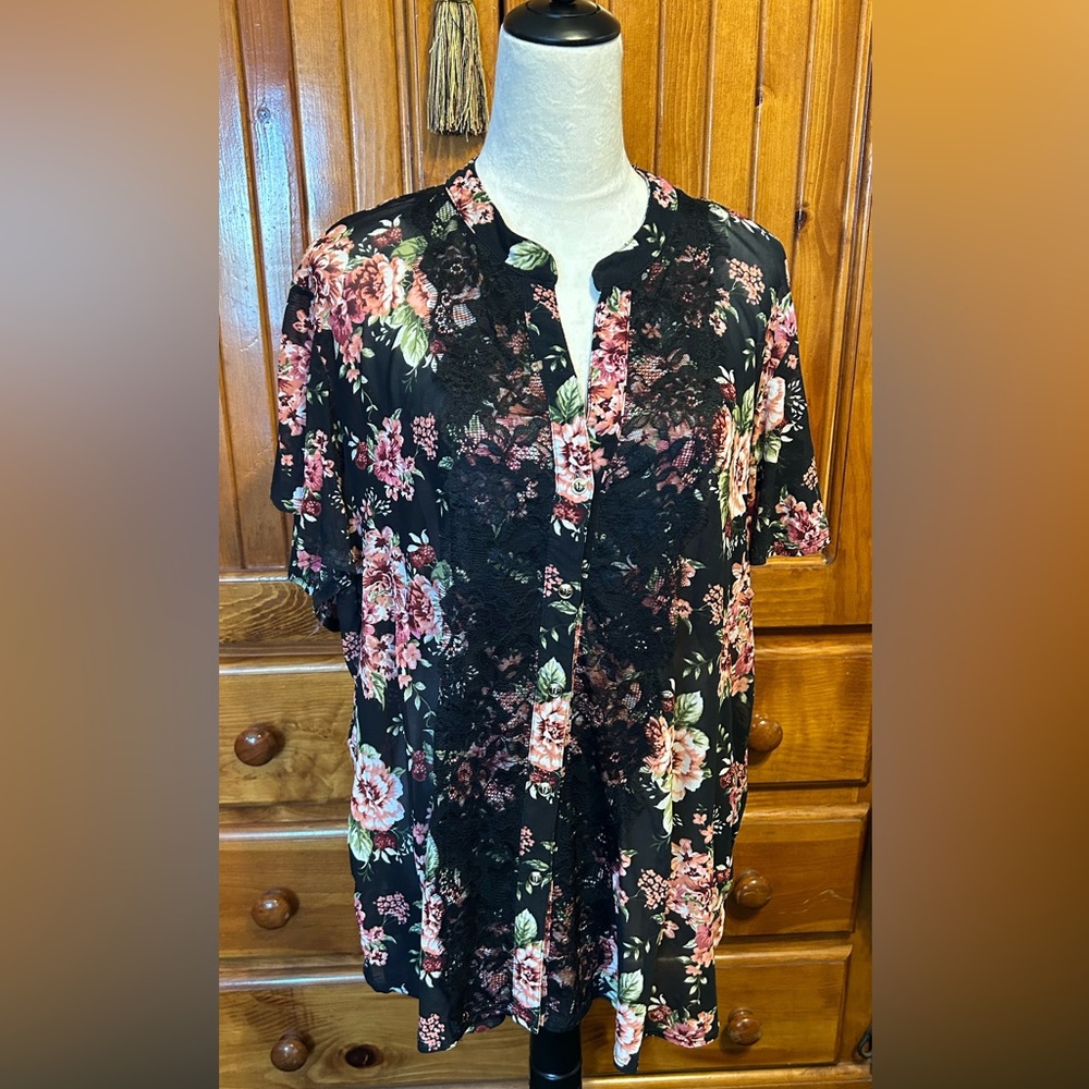 Siren Lily 3X Black Flowered Blouse